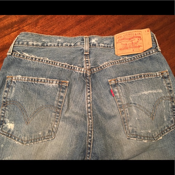 Men’s Distressed Levi’s Jeans - Size 32 - Picture 5 of 6